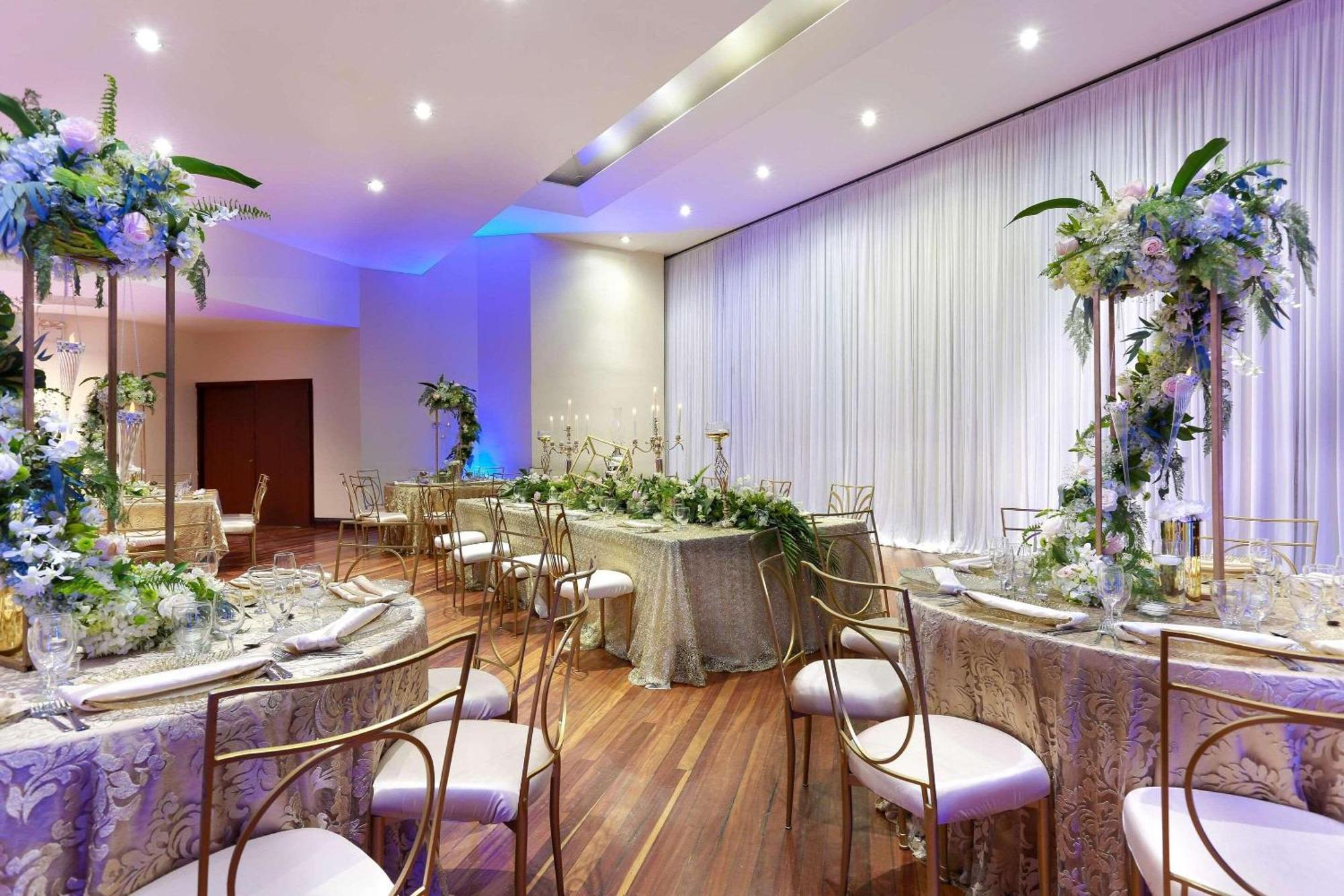 Radisson San Jose-Costa Rica Hotel Exterior photo A wedding reception at the hotel