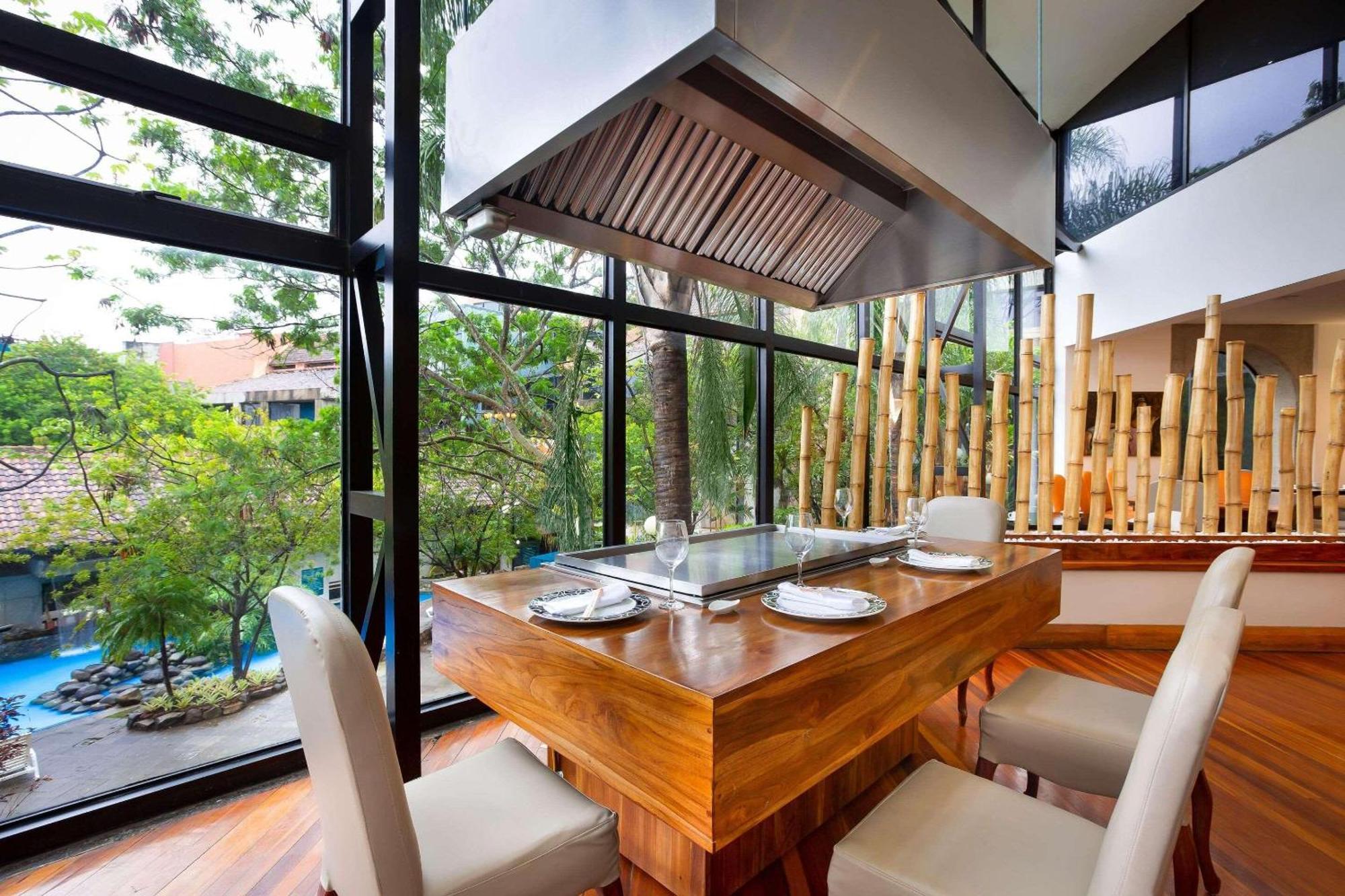 Radisson San Jose-Costa Rica Hotel Exterior photo The interior of the restaurant