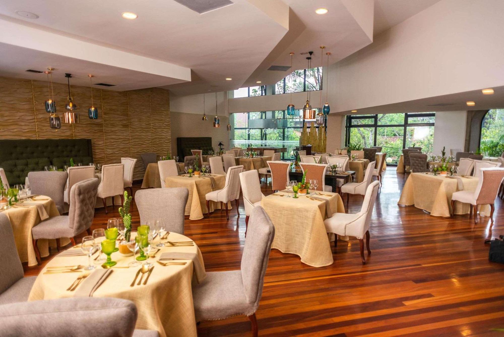 Radisson San Jose-Costa Rica Hotel Exterior photo Restaurant