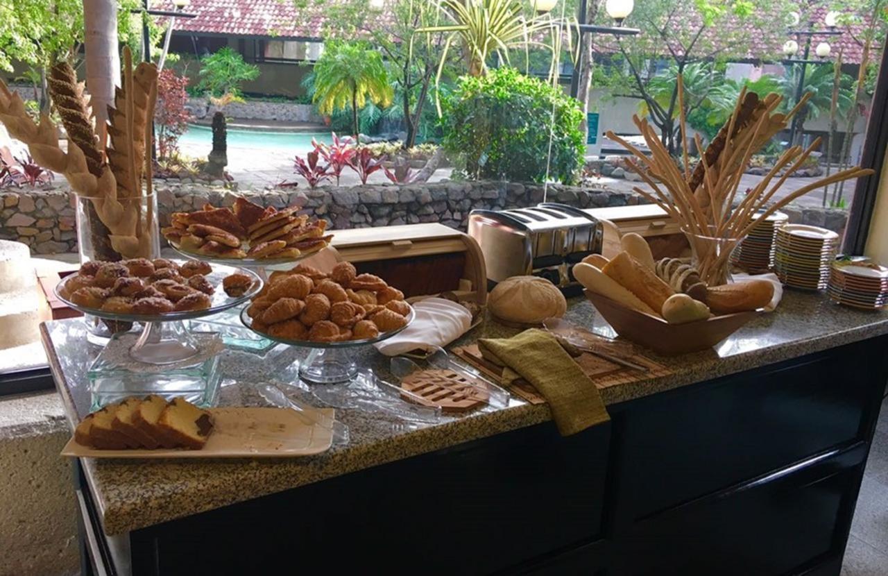 Radisson San Jose-Costa Rica Hotel Exterior photo A bread station at a buffet